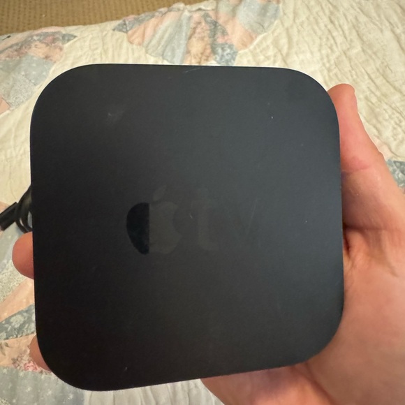 4K 64GB Apple TV - Picture 3 of 3